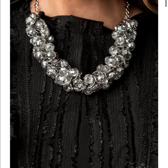The Haydee 2030 Zi Necklace - Picture 8 of 9